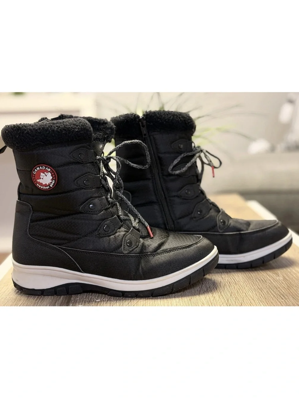 Canada Weather Gear Women's Size 10 Snow Winter Boots  Black Red